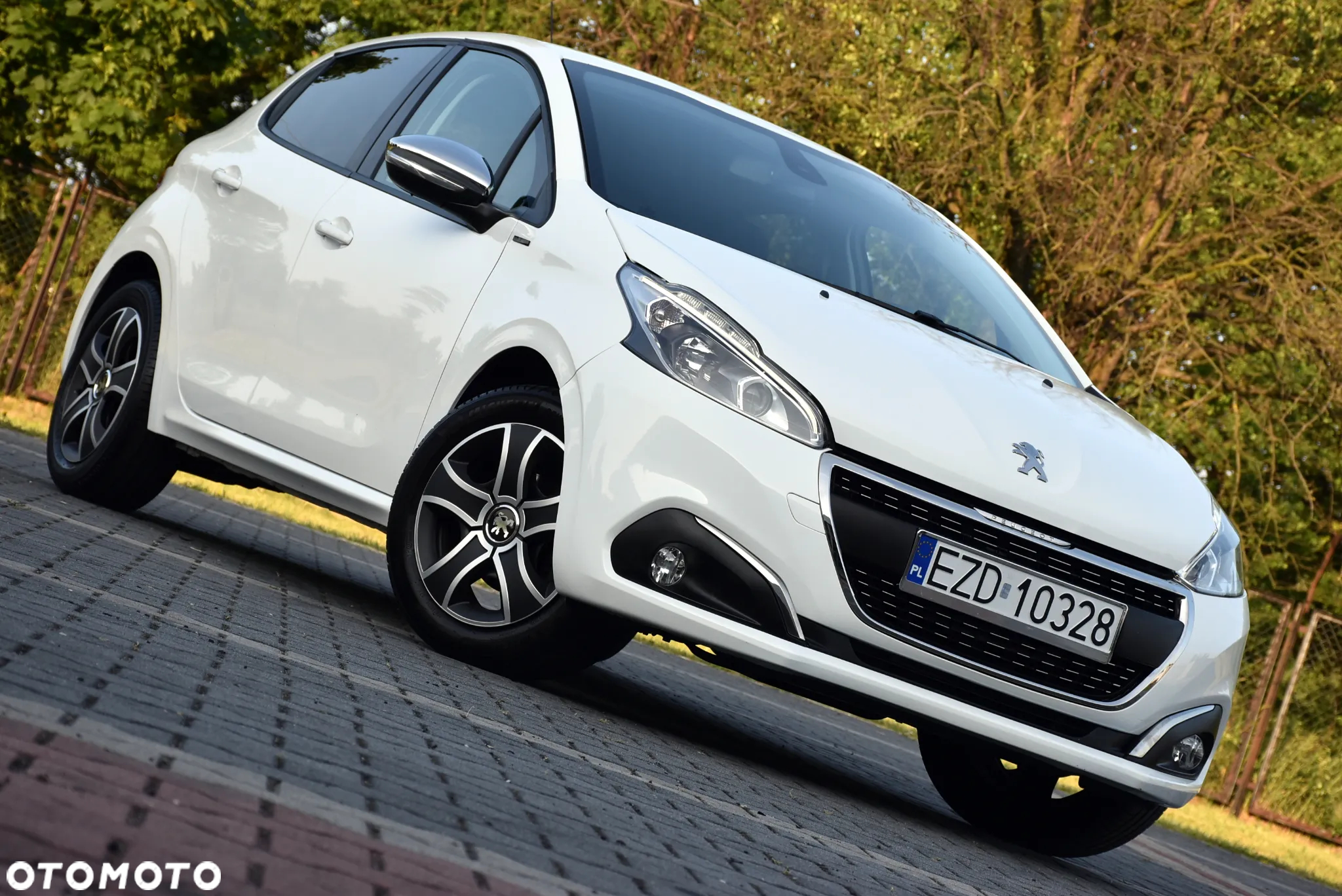 Peugeot 208 - 11