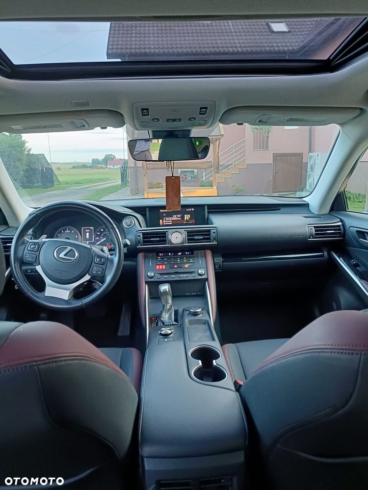 Lexus IS 200t / 300 Prestige - 8