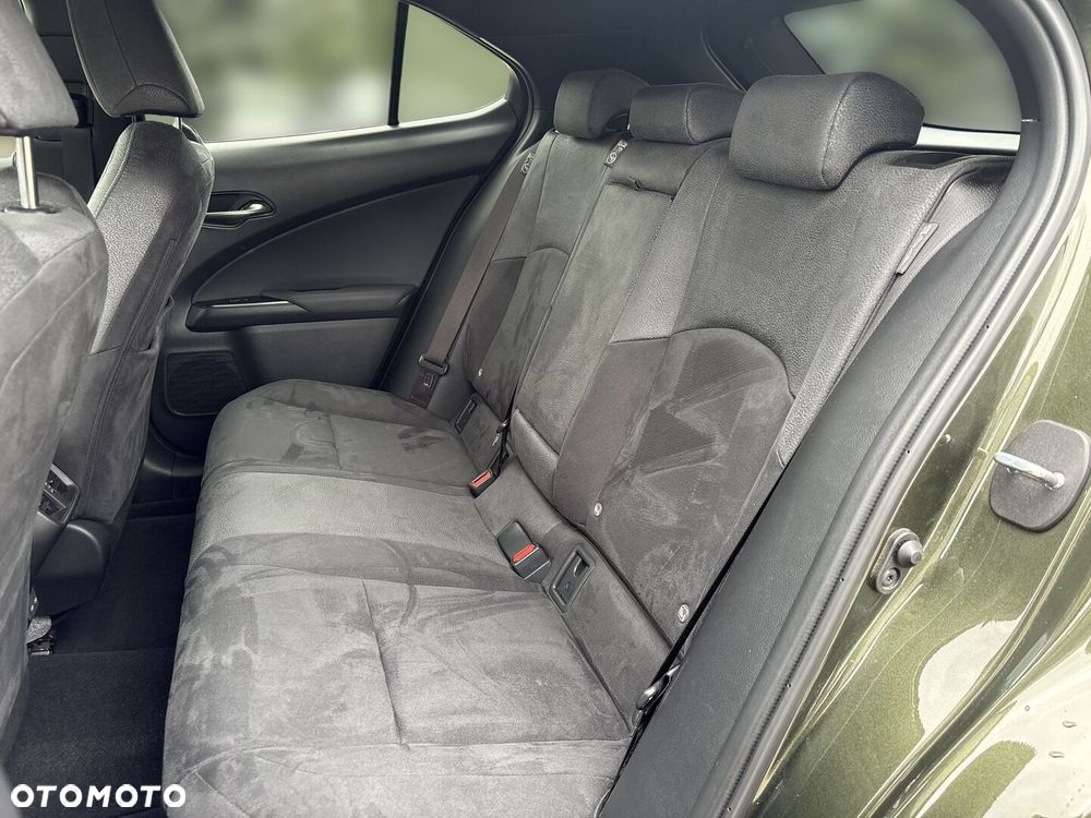 Lexus UX 300h Business - 13
