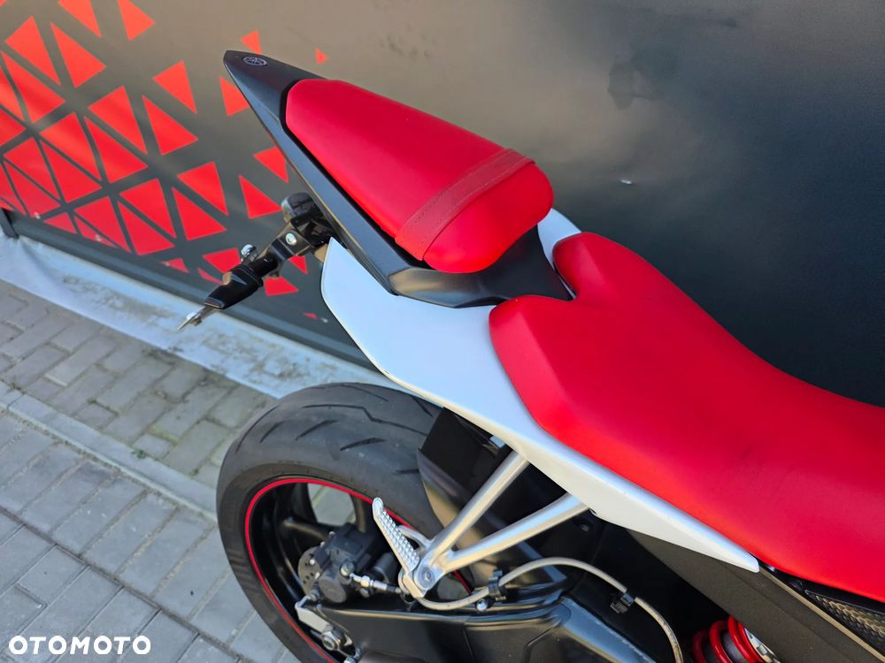 Yamaha R6 - 11