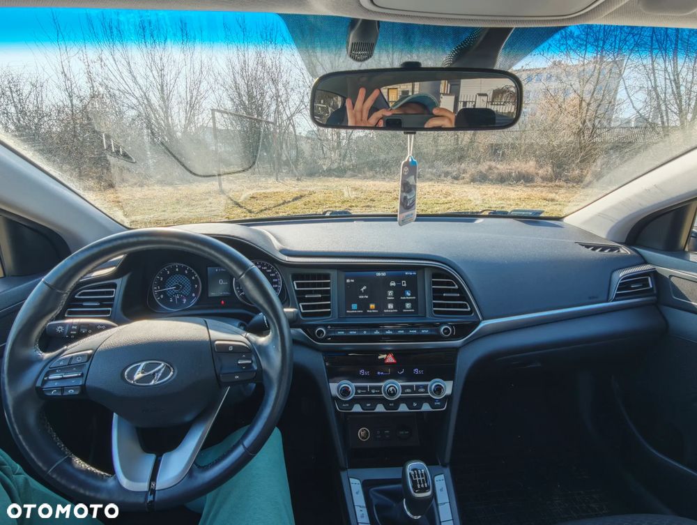 Hyundai Elantra 1.6 Comfort - 8