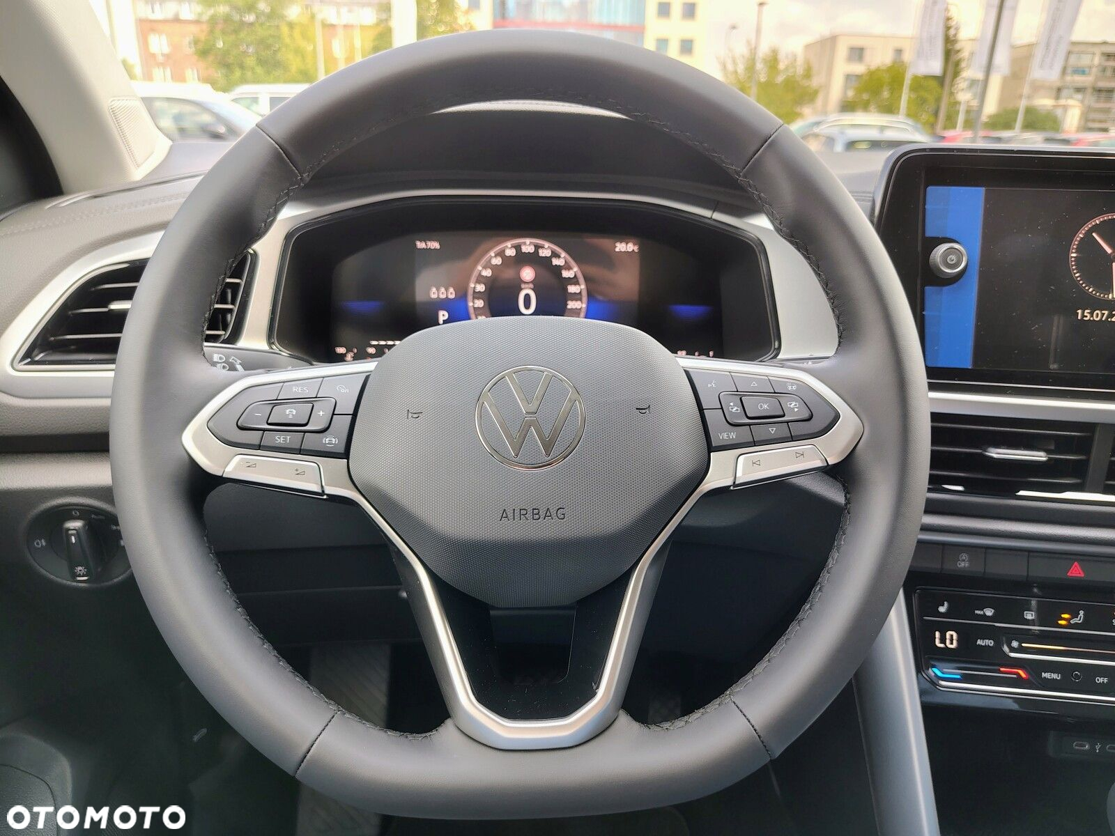 Volkswagen T-Roc - 12