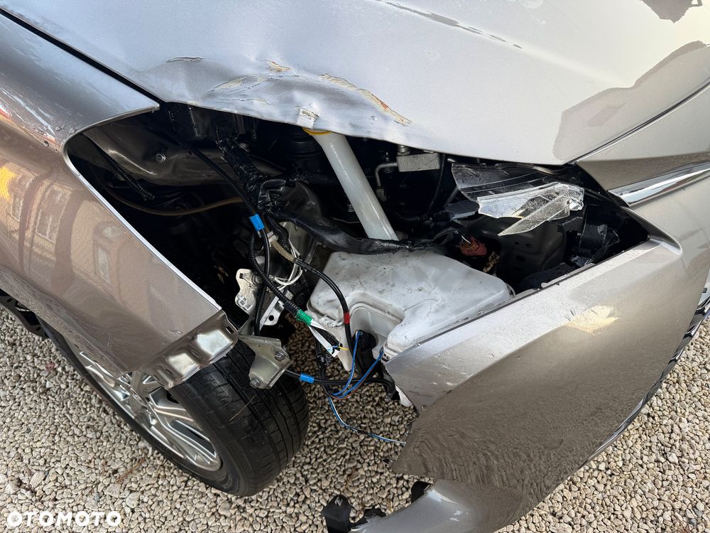 Toyota Yaris Hybrid 100 Terra - 4