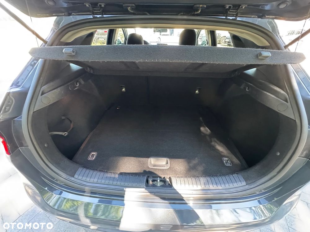 Kia Ceed - 32