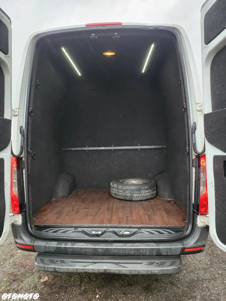 Mercedes-Benz Sprinter - 14