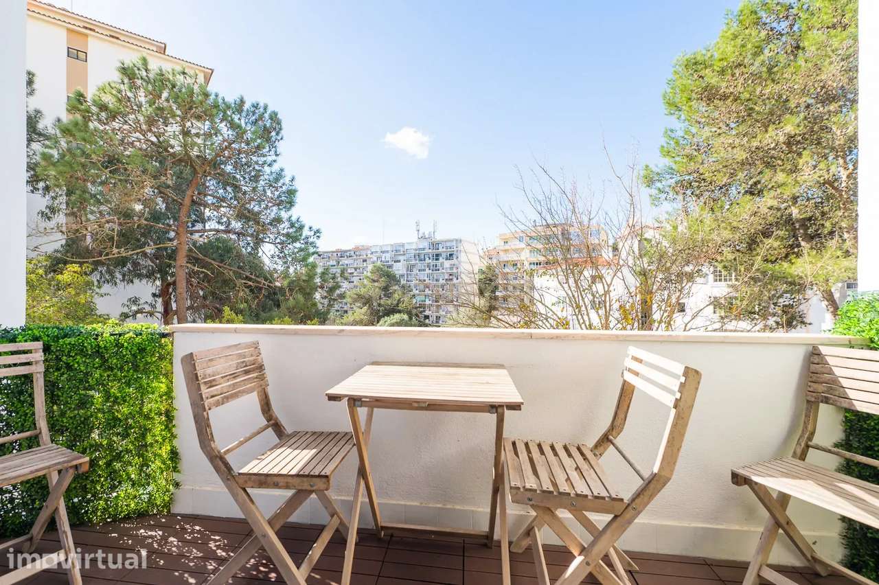 Excelente T2 Totalmente Remodelado | Monte Estoril - Grande imagem: 5/34
