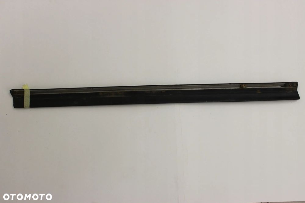 LISTWA DRZWI PRAWY PRZÓD GUMA CHROM MERCEDES W123 - 6
