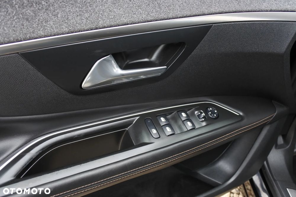 Peugeot 3008 1.5 BlueHDi Allure S&S EAT8 - 26