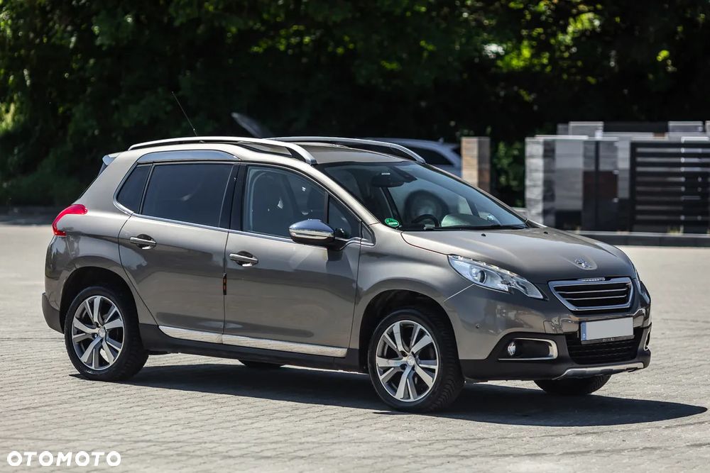 Peugeot 2008 1.2 Pure Tech Style S&S - 9