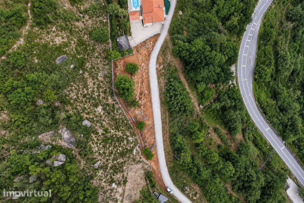 Terreno com viabilidade construtiva - Bouro Santa Maria - Grande imagem: 2/10