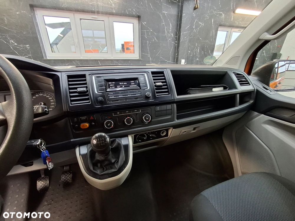 Volkswagen T6 Tansporter 4 MOTION Napęd 4x4 Webasto Klimatyzacja Grzane Fotele Hak Najmocniejsza Wersja 204 KM Pomarańczowy Służba Drogowa 9 Miejsc W Dowodzie - 18