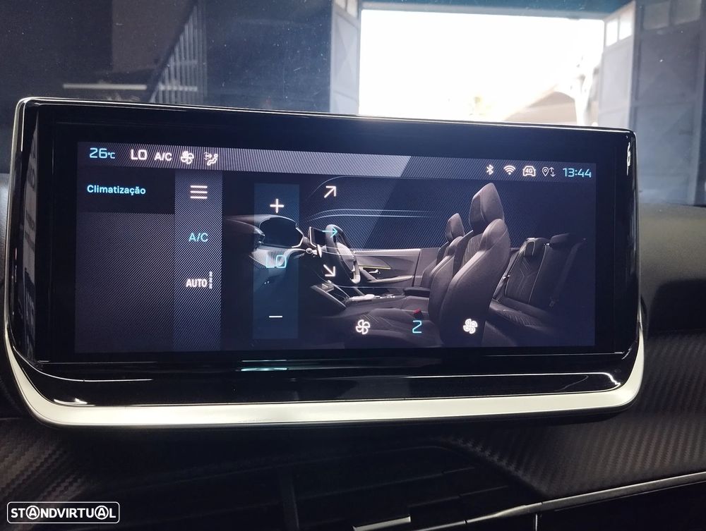 Peugeot 2008 1.2 PureTech Allure EAT8 - 26