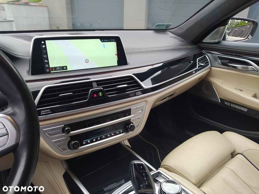 BMW Seria 7 M760Li xDrive - 12
