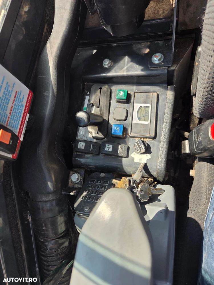 Hitachi ZX26U-6, 2,7tone, 2025, 995h, CUPLA RAPIDA HIDRAULICA+3 CUPE NOI, inst picon pe brate, senile cauciuc 90% ok, latime 1,5m, adancime sapare 3m, ridica 1,7tone, posibilitate leasing 4 ani, CA NOU-PROMOTIE 31.900 EUR+Tva - 28