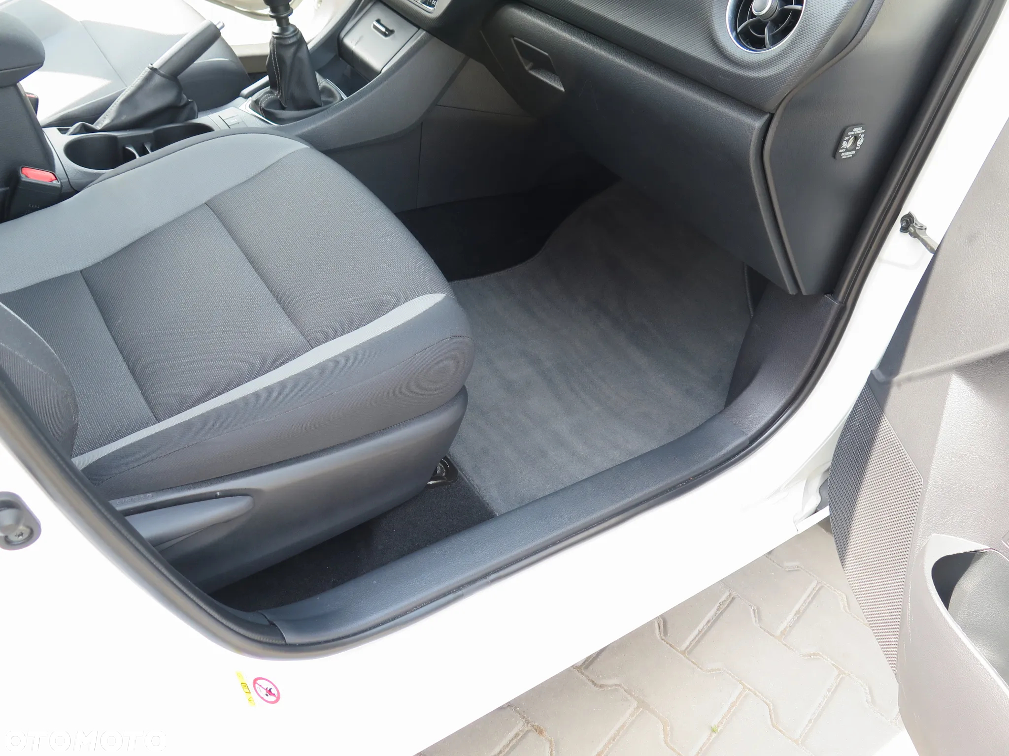 Toyota Auris 1.33 VVT-i Active - 27