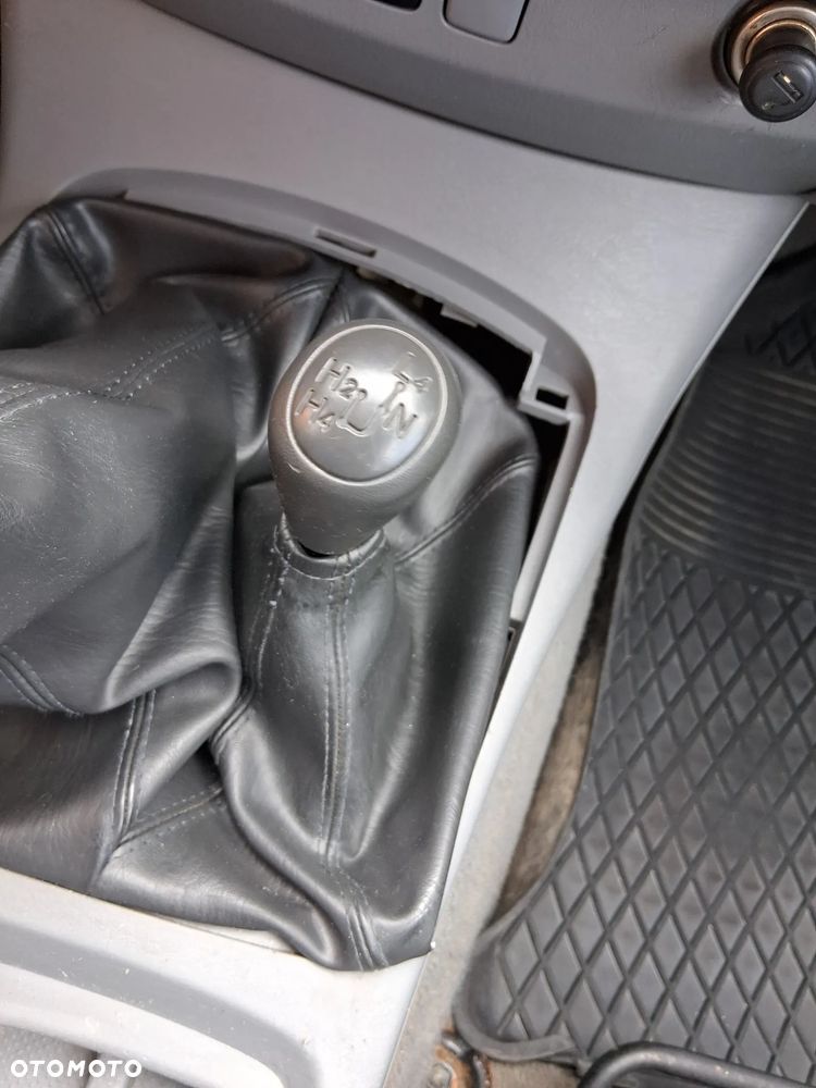 Toyota Hilux 2.5 D-4D DLX - 10