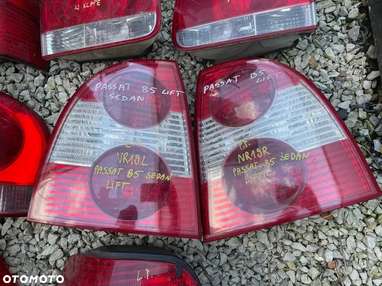 VW VOLKSWAGEN LAMPY TYŁ LEWE PRAWE - 19