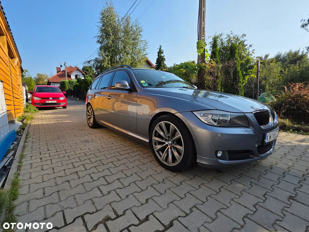 BMW Seria 3 320d DPF Touring - 12