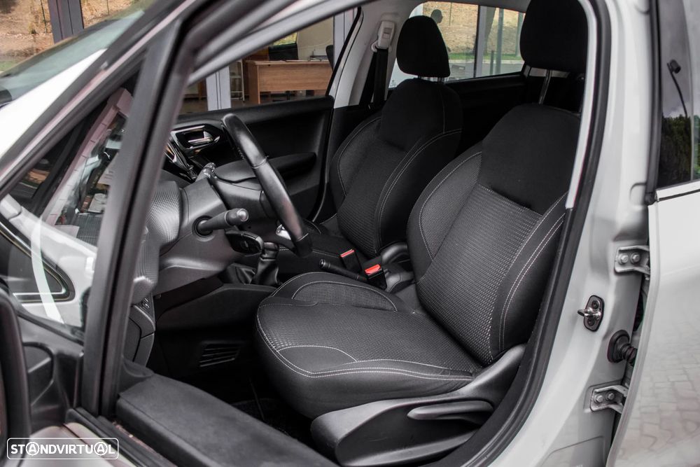 Peugeot 208 PureTech 82 Start & Stop Allure - 25