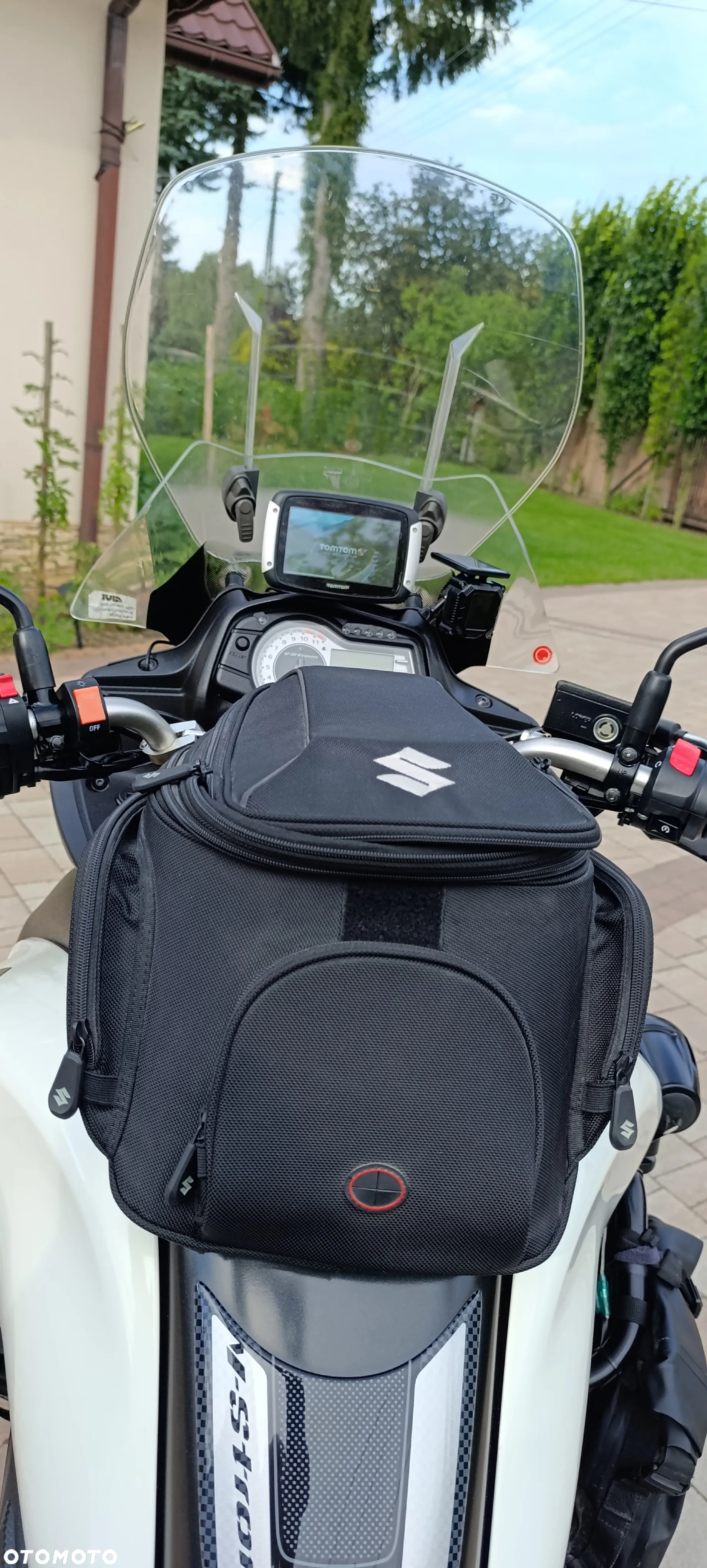 Suzuki V-STROM - 10