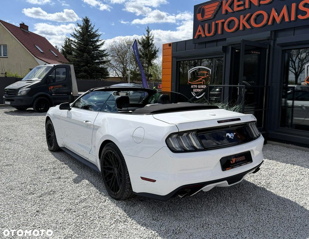 Ford Mustang - 4