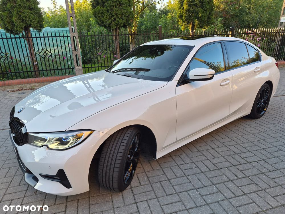 BMW 330I 2019 photo 3