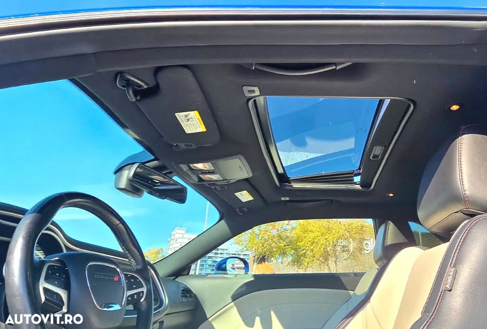 Dodge Challenger - 10