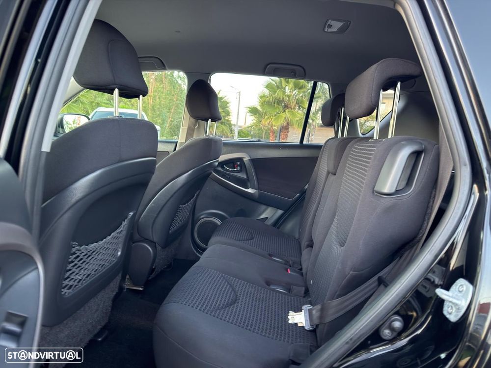 Toyota RAV4 2.2 D-4D X - 16