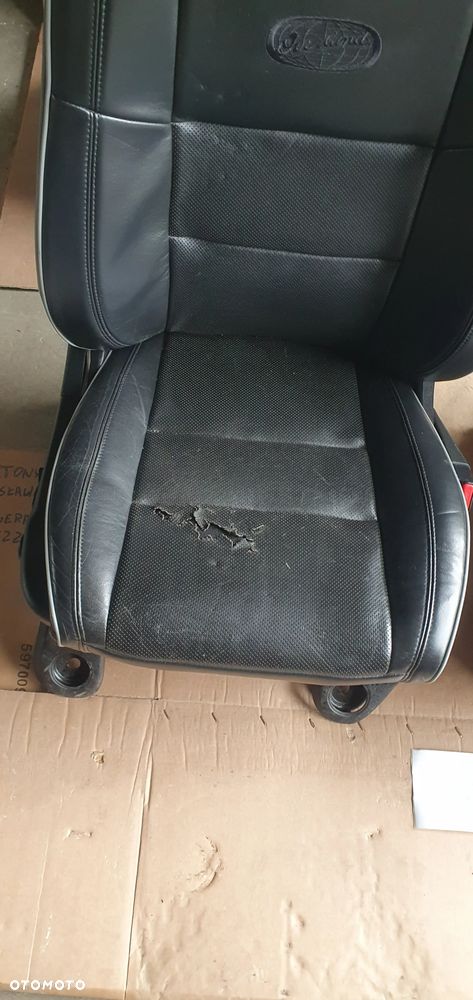 Fotele przód tył kanapa skóra komplet Overland Jeep Grand Cherokee WK2 - 17