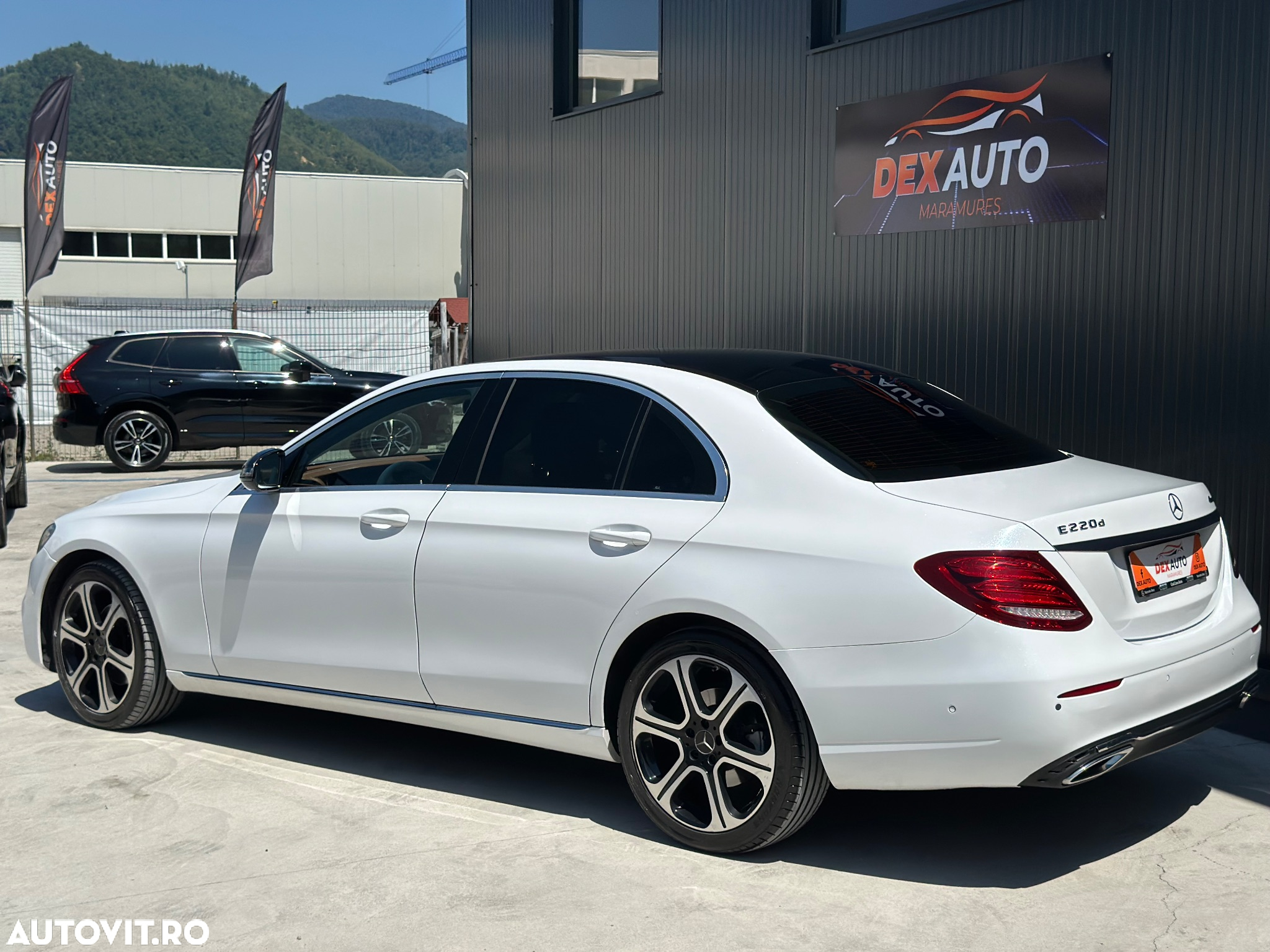 Mercedes-Benz E 220 d 4Matic T 9G-TRONIC AMG Line - 17