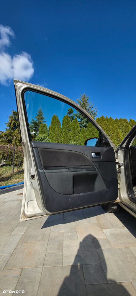 Ford Mondeo 1.8 Ambiente - 34