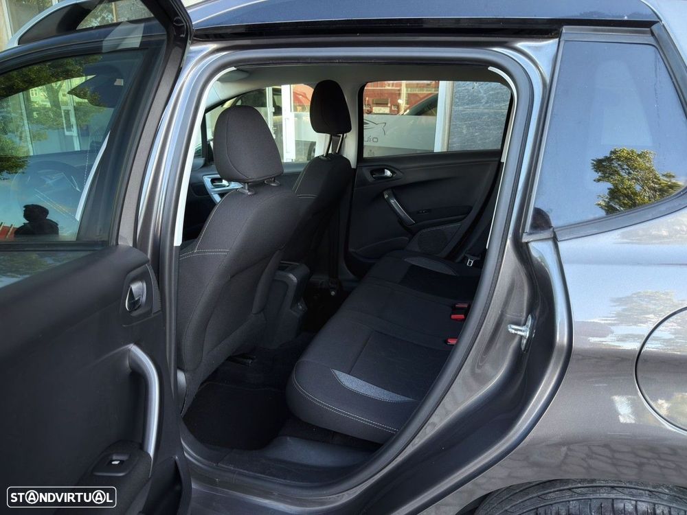 Peugeot 2008 1.2 PureTech Style - 15