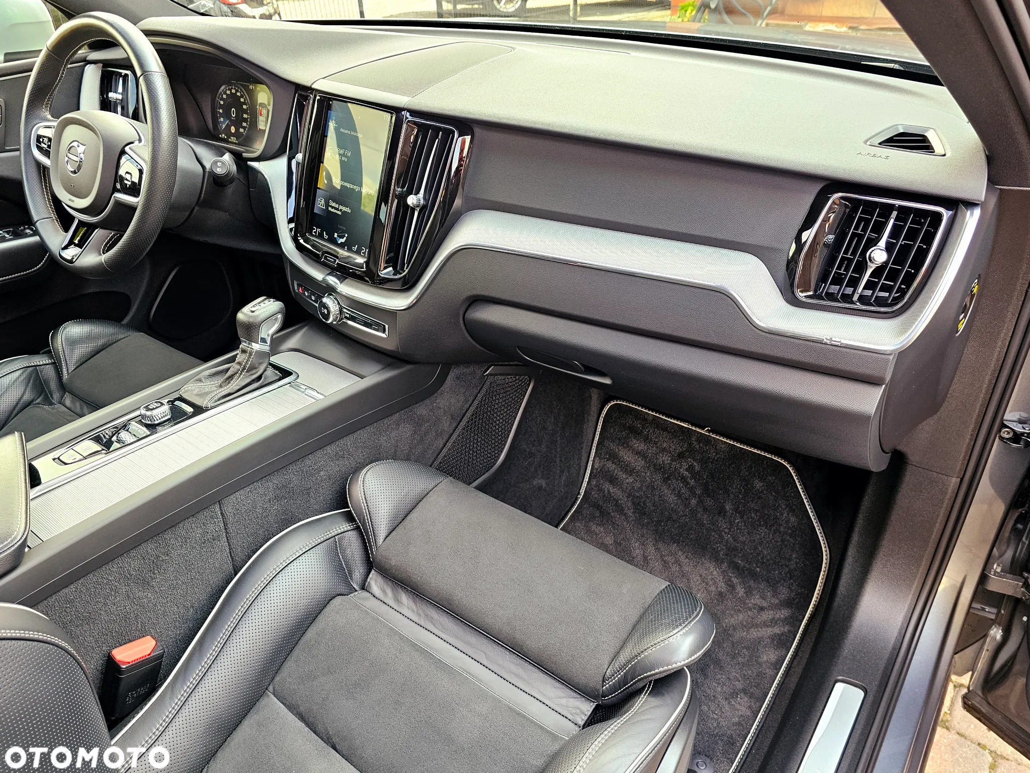 Volvo XC 60 D5 AWD Geartronic RDesign - 33