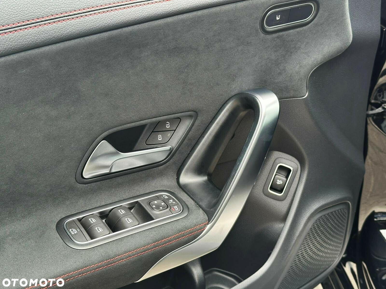 Mercedes-Benz CLA - 12