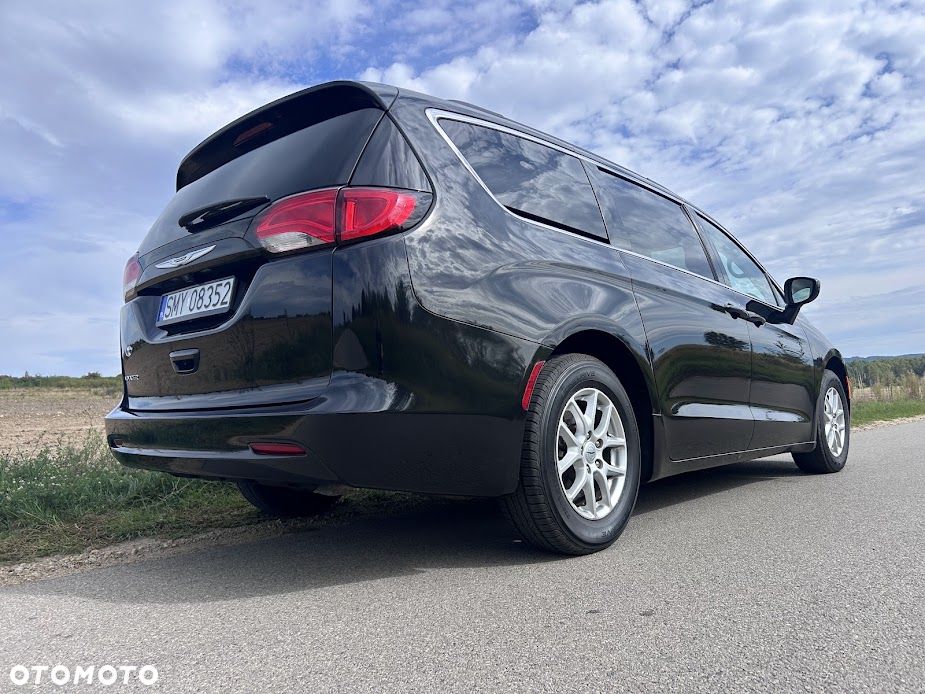 Chrysler Pacifica - 11