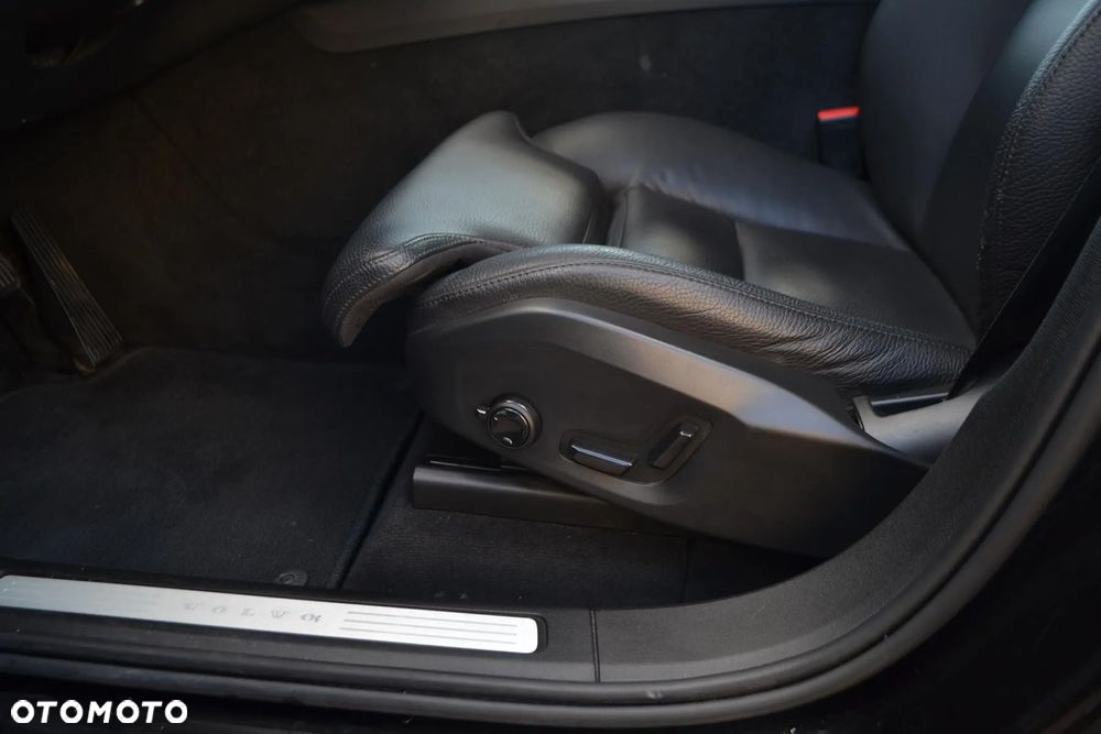 Volvo XC 60 B4 D Plus Bright - 27
