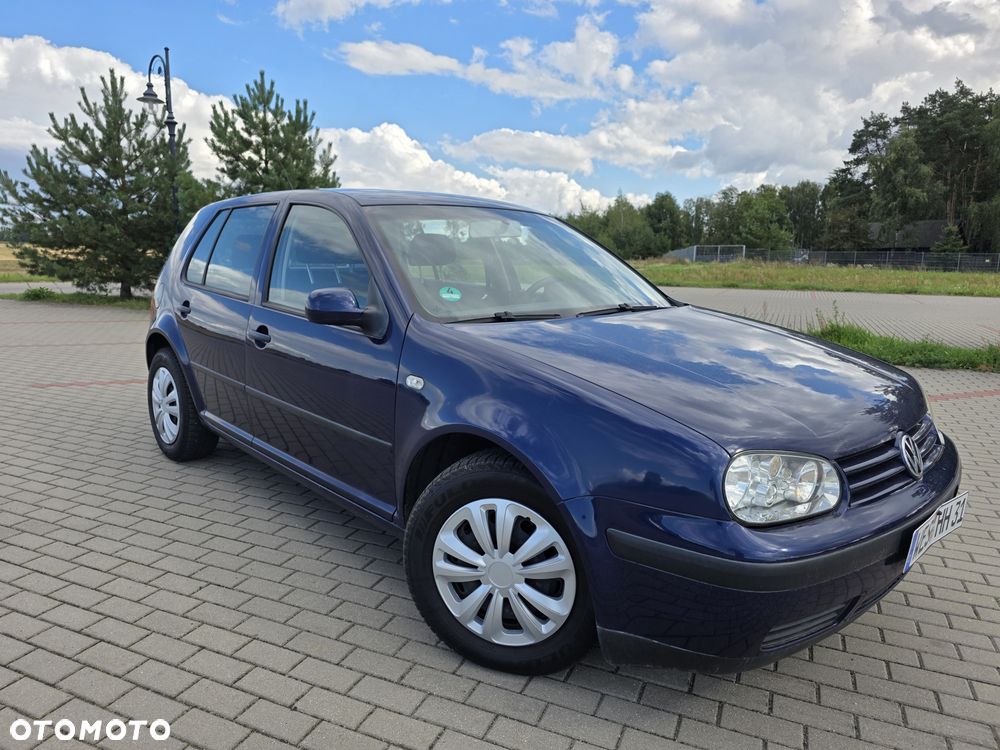 Volkswagen Golf - 1