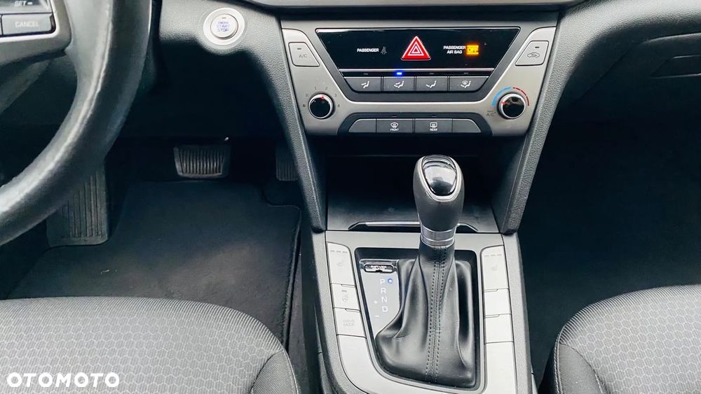 Hyundai Elantra - 15