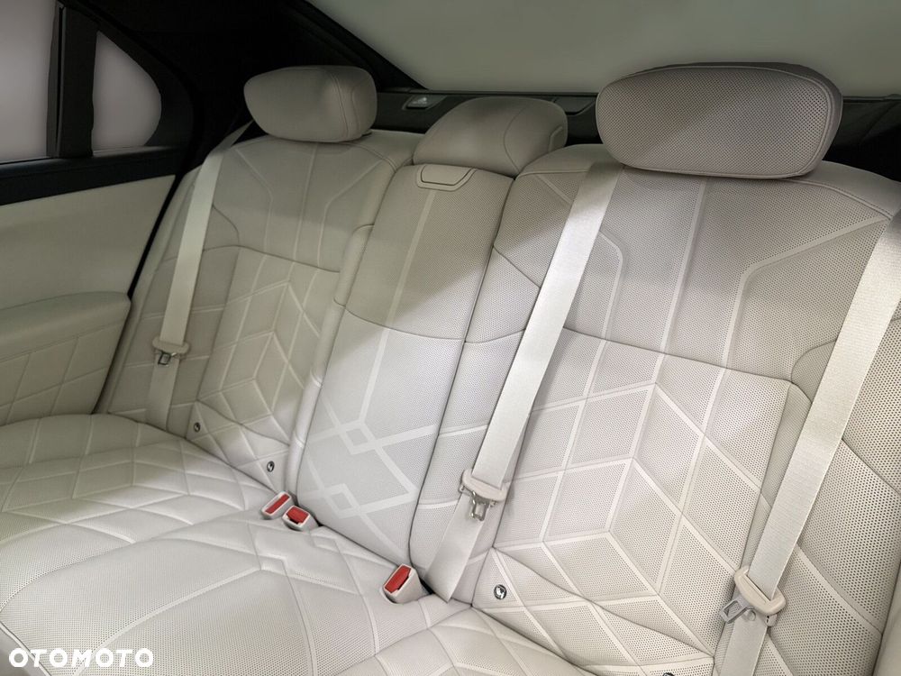 BMW Seria 7 - 18