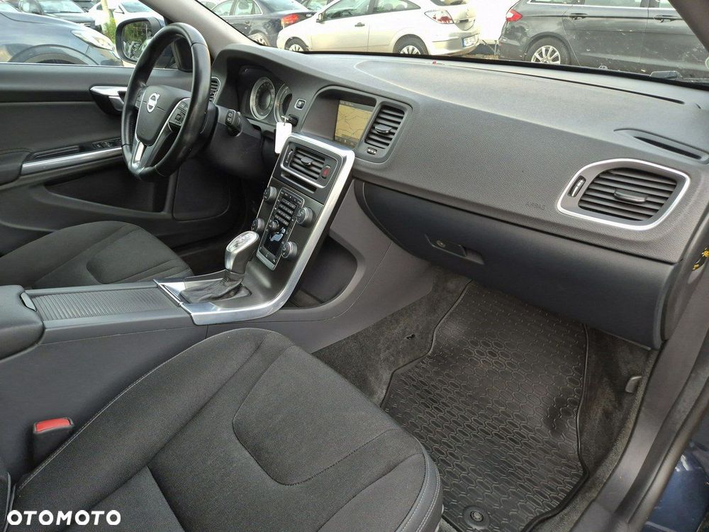 Volvo V60 D3 Geartronic Momentum - 28