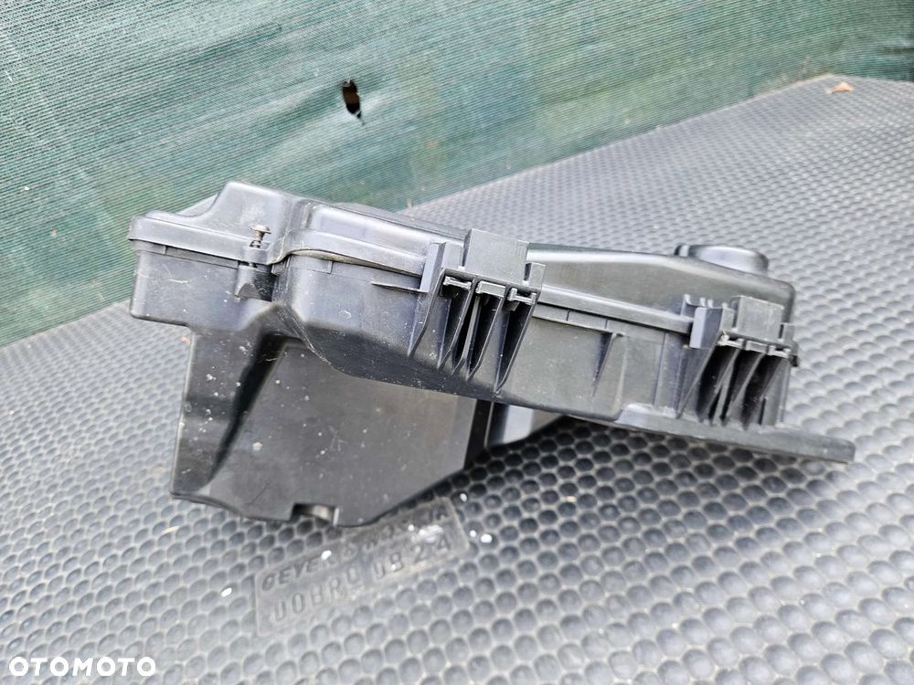 Obudowa Oslona Skrzynka Bezpiecznikow Pokrywa Uszczelka Komputer Sterownik Silnika Europa Audi A6 C6 - 8