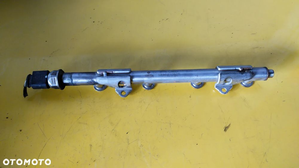 Volkswagen OE 04E133320D listwa wtryskowa - 1