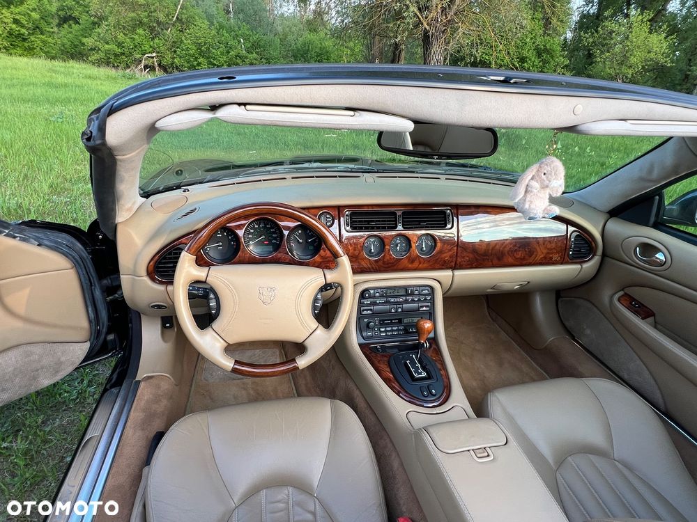 Jaguar XK - 12