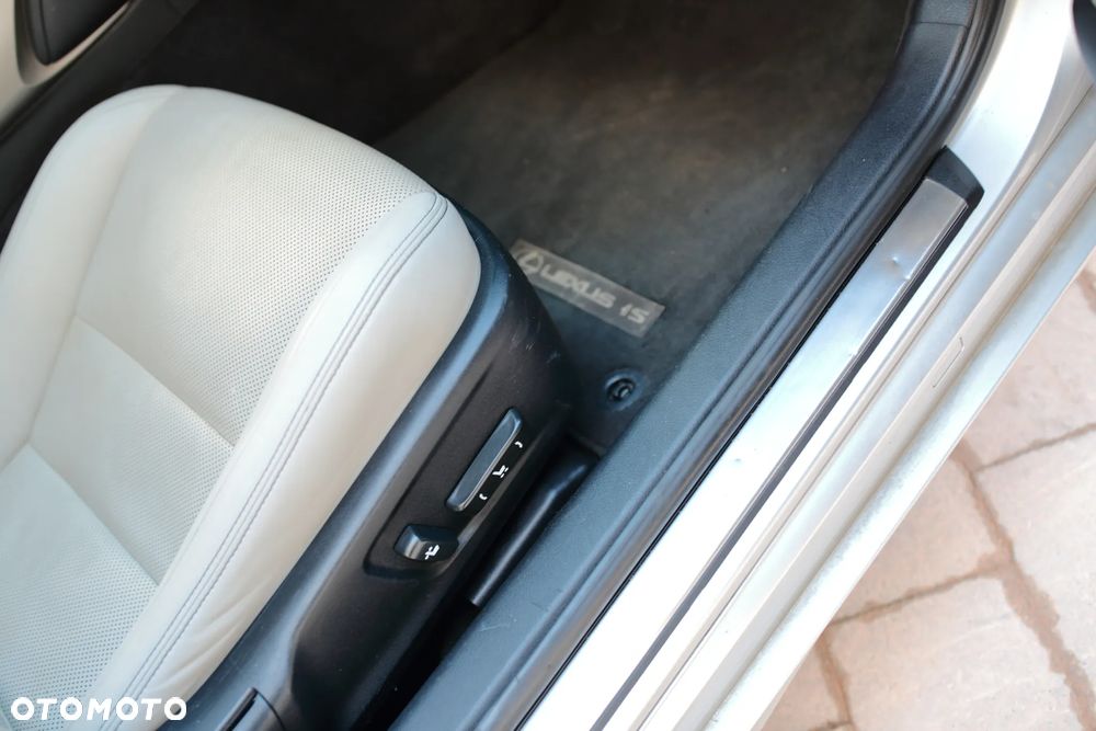 Lexus IS 250 Executive Line - 16