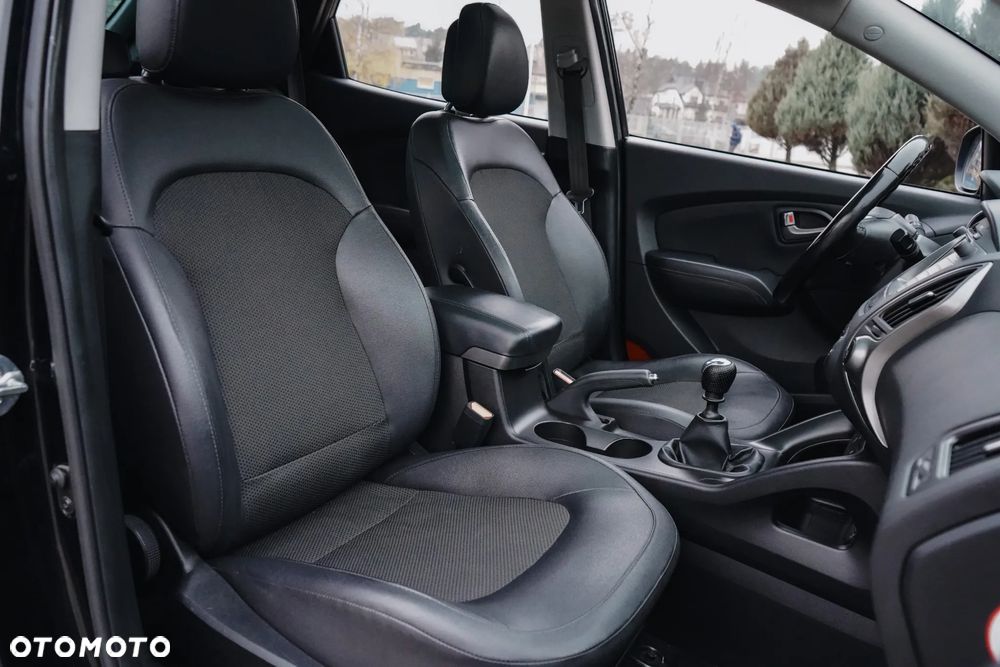 Hyundai ix35 1.7 CRDi 2WD blue Finale Gold - 21