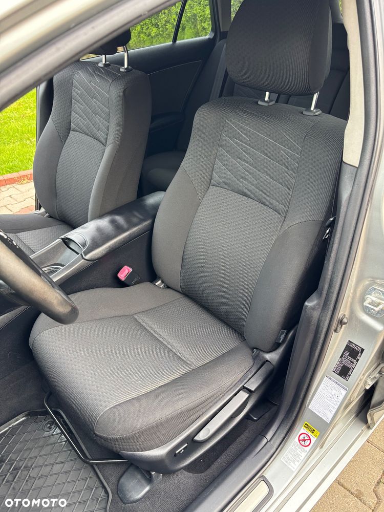 Toyota Avensis 1.8 Luna MS - 24