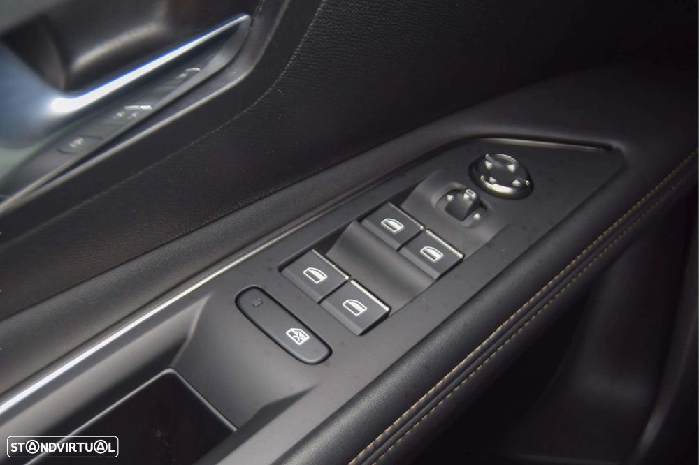 Peugeot 3008 1.6 Hybrid GT e-EAT8 - 32
