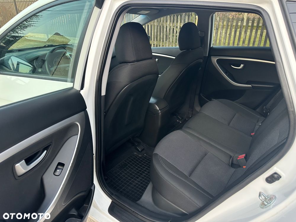 Hyundai i30 1.6 CRDi Premium - 8