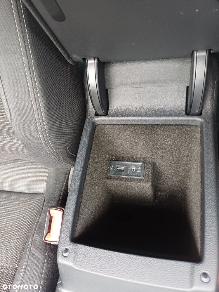 Volkswagen Passat 2.0 TDI SCR DSG Comfortline - 39