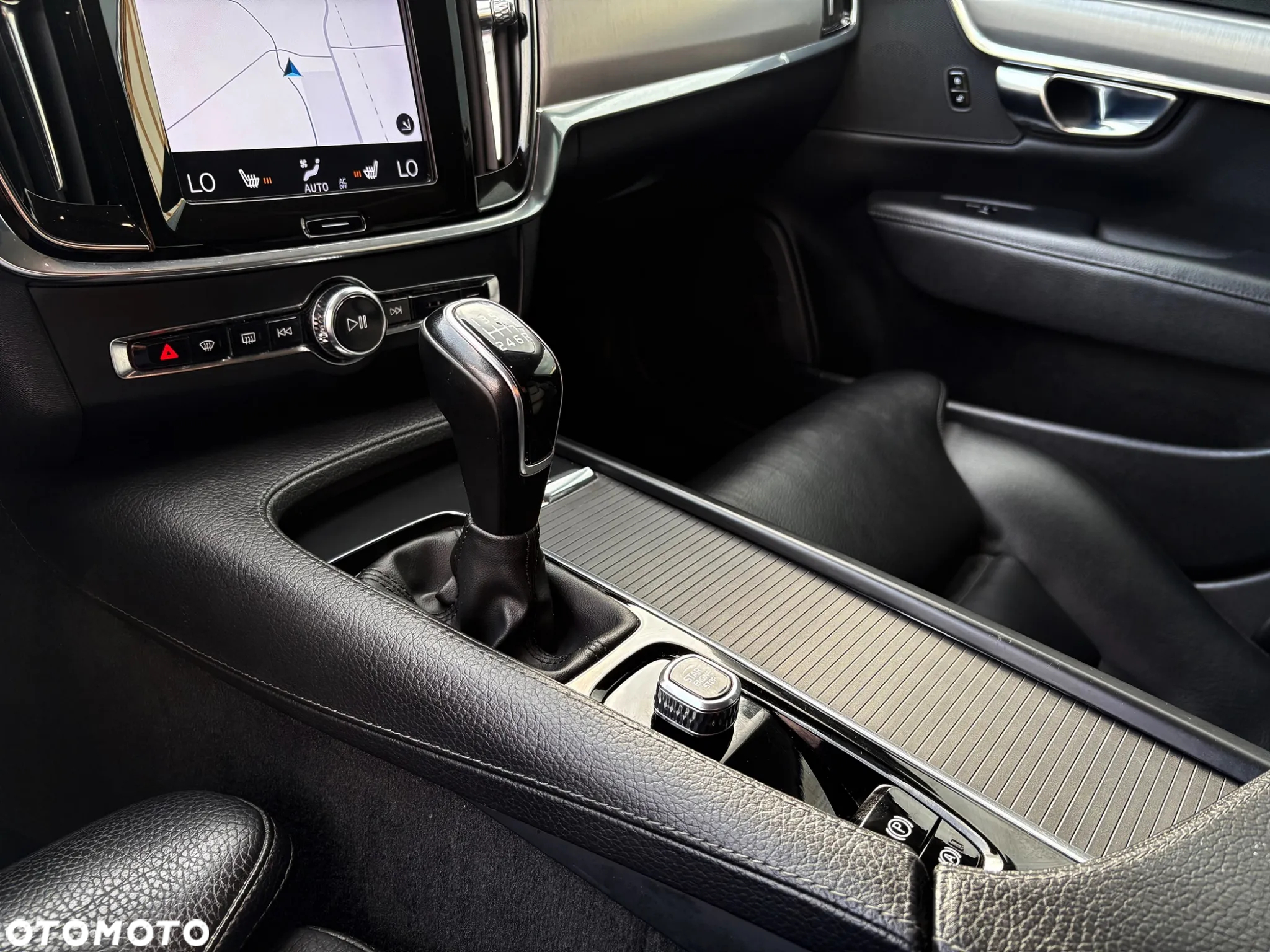 Volvo V90 D3 Momentum Pro - 27